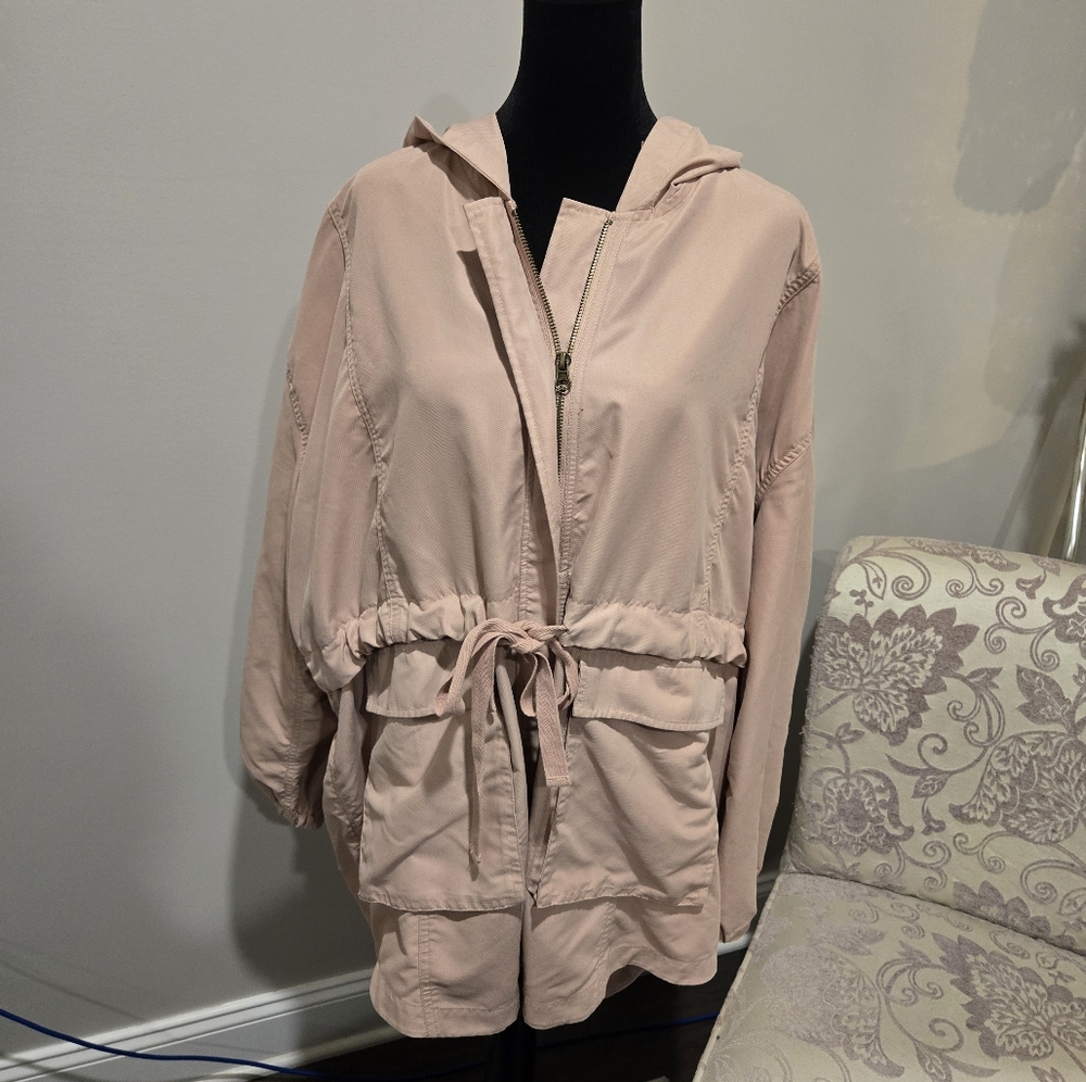 Women's Pink Hooded Jacket 🩷